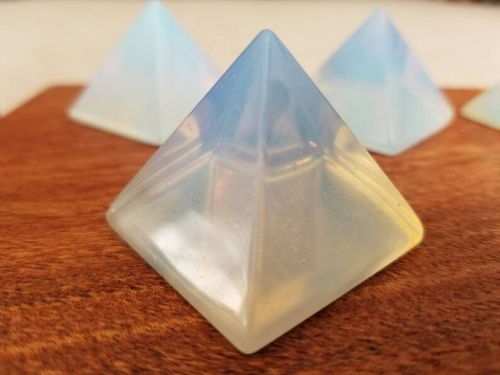 Opalite Baby Pyramid 20 - 25 mm