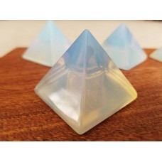 Opalite Baby Pyramid 20 - 25 mm
